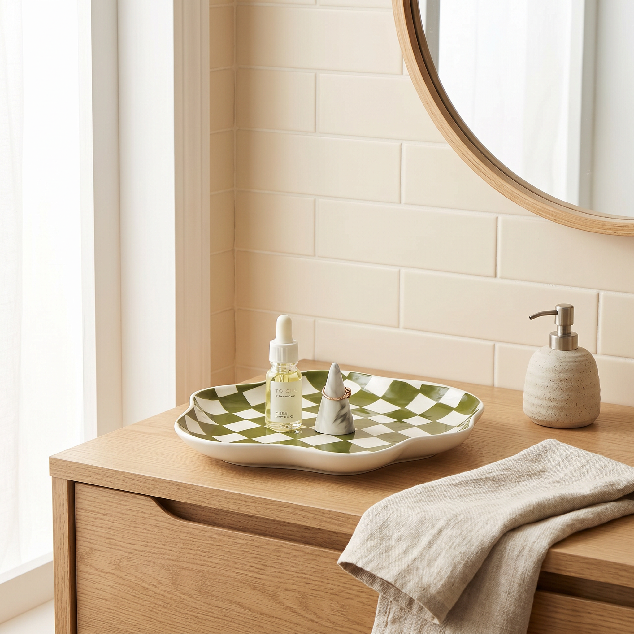 Checkered Ceramic Tray, 23 cm Diameter, Olive or Black