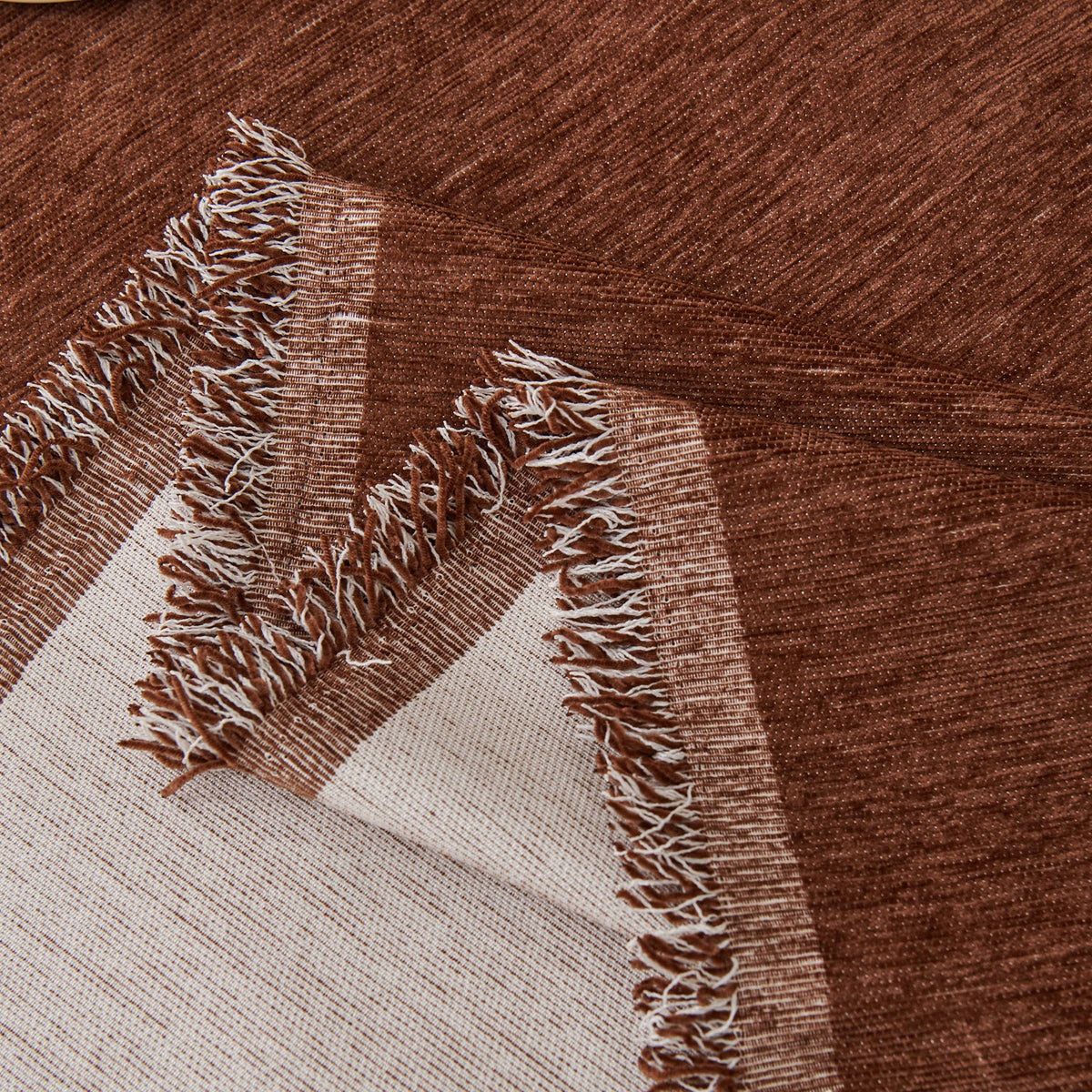 Close view of the brown fringed edge