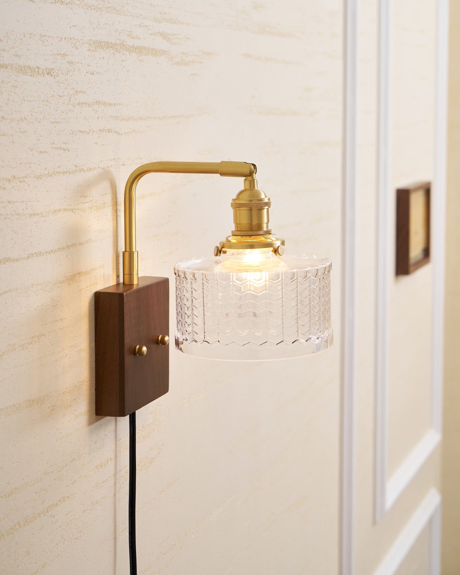 Juniper Plug-In Wall Lamp, Fish-Scale Glass, Brass