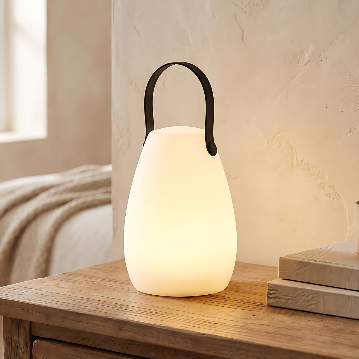 Vase Kari cordless table lamp
