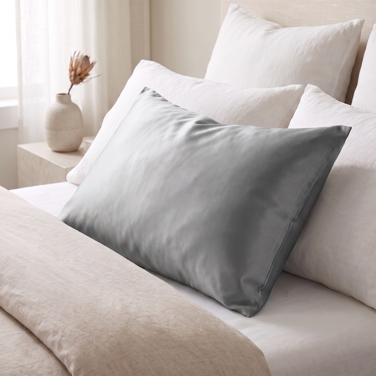 Vilde satin pillowcase in silver gray