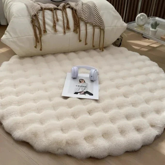 Scandinavian Round Faux Fur Rug, 47 in Diameter
